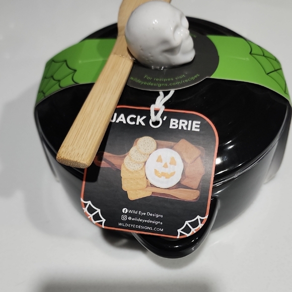 Black Brie Cheese Baker